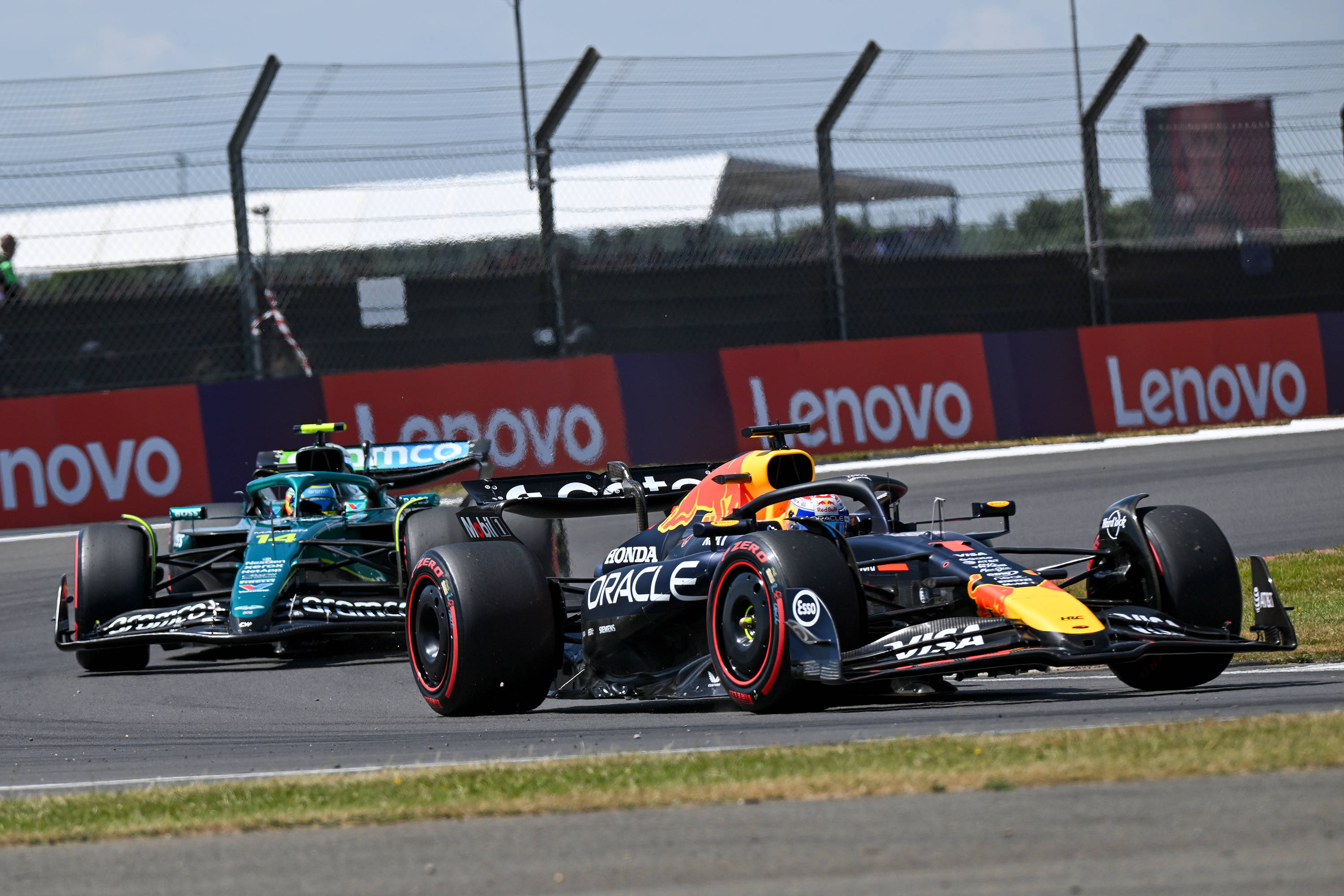 雷速官网-迈凯伦碾压梅赛德斯，拉塞尔高光表现