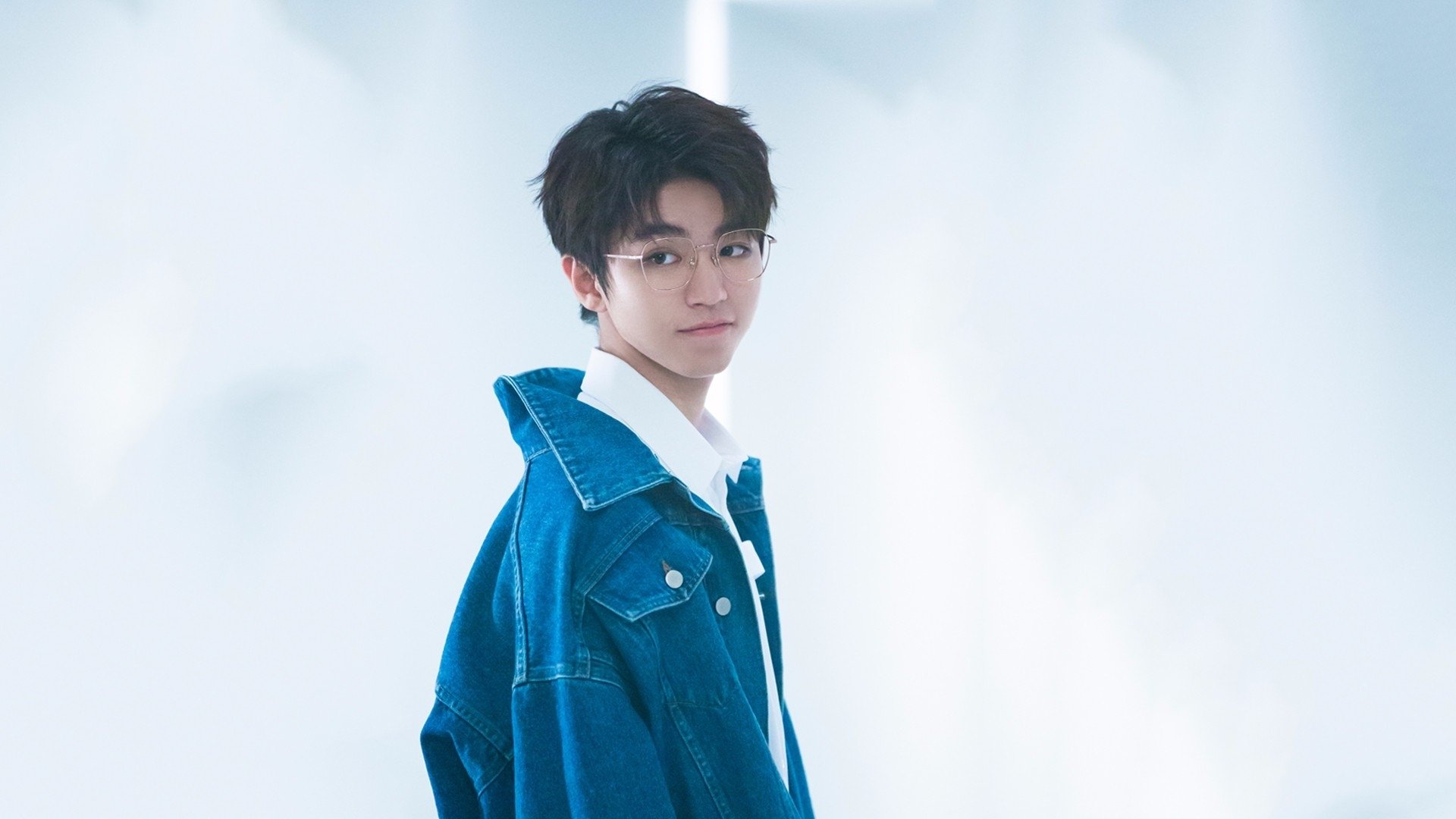 雷速体育官网-战火中的绿茵奇迹，伊拉克绝境争冠，卡马文加存在感背后的足球寓言