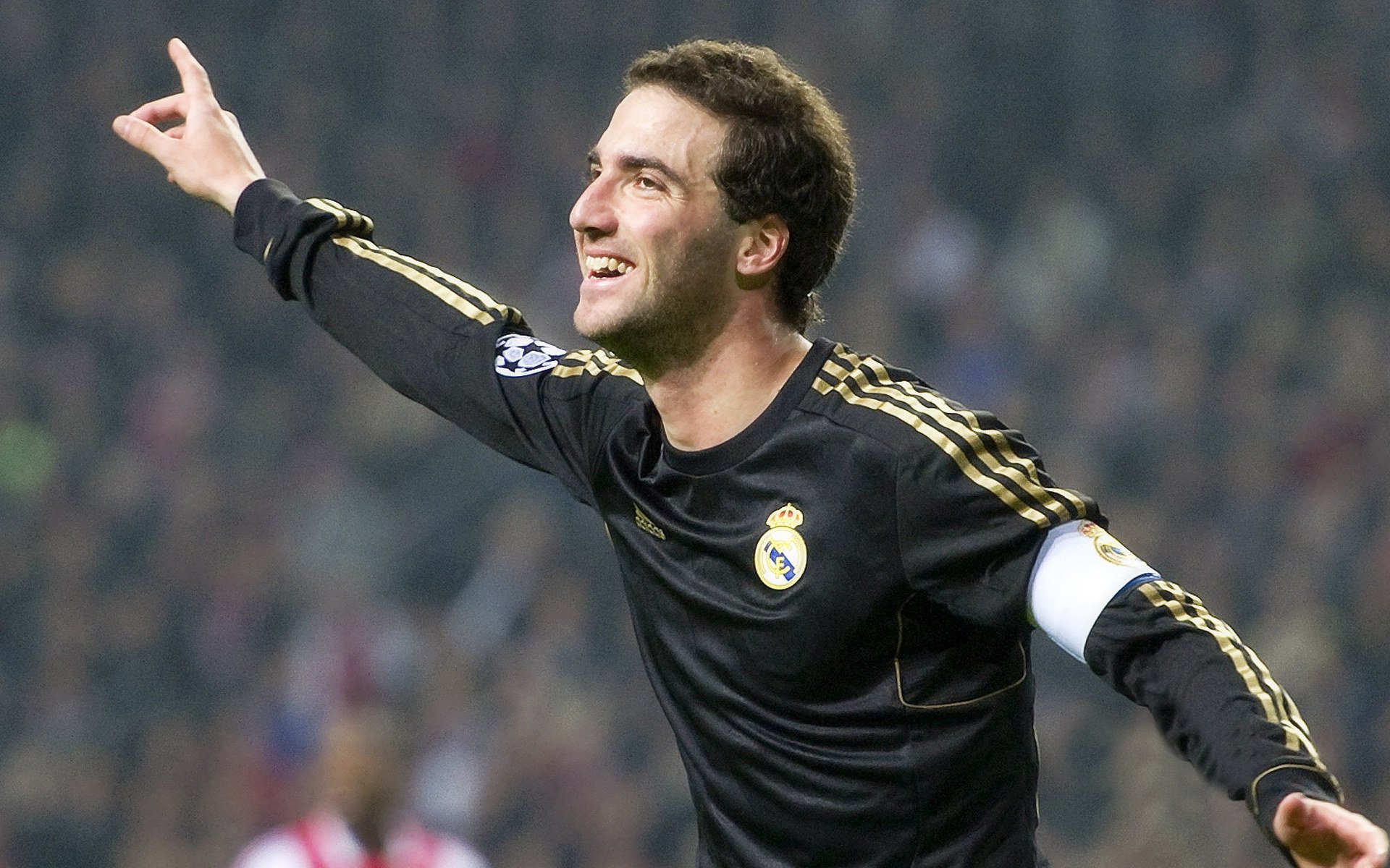 雷速足球直播-罗马鏖战梦剧场，恩佐一剑封喉定乾坤