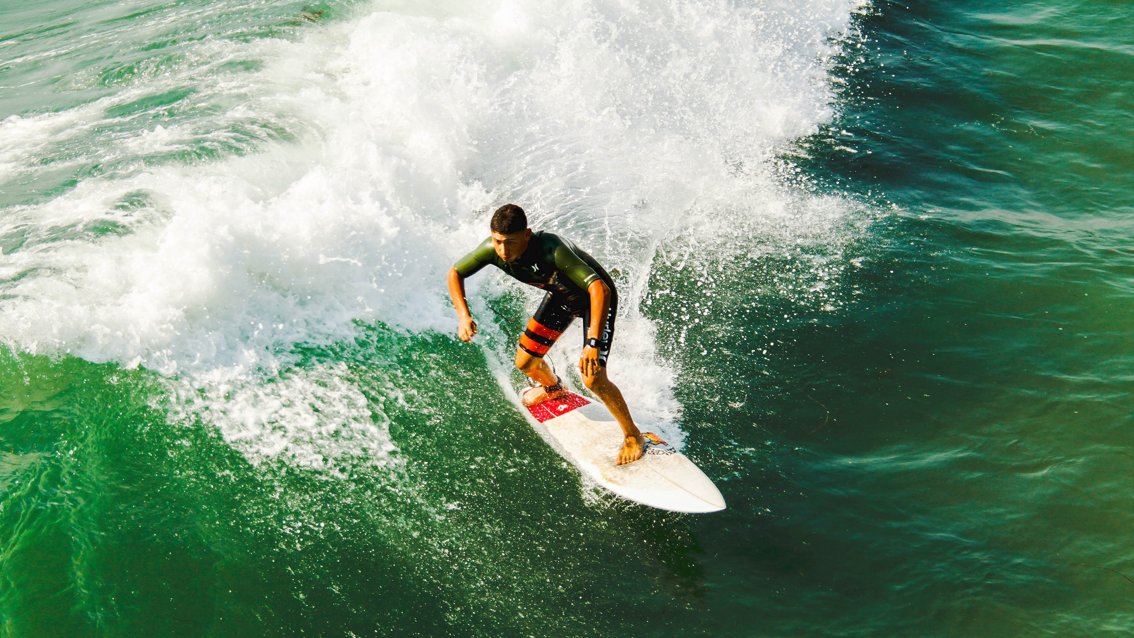 雷速官网-北欧铁闸与非洲雄狮的较量，德里赫特一柱擎天，芬兰稳扎稳打力克安哥拉