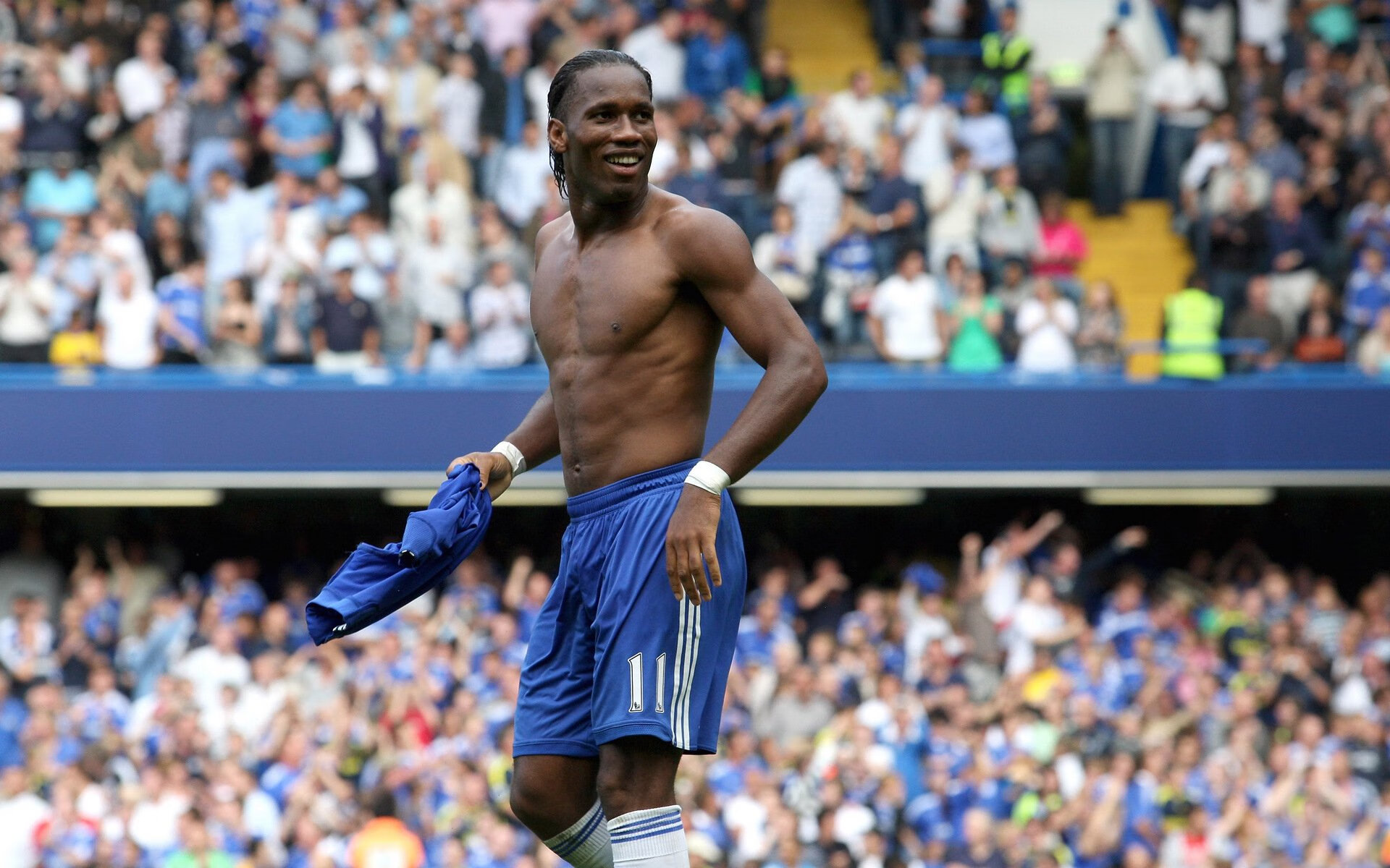 雷速体育-孤胆英雄与银色战马，佩雷兹扛起全队，阿斯顿马丁上演史诗级翻盘迈凯伦